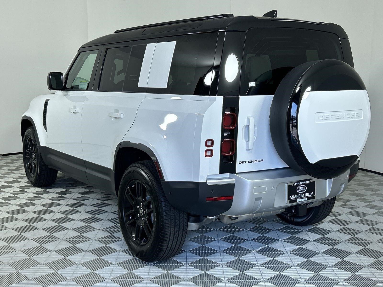 2025 Land Rover Defender 110 S photo 3