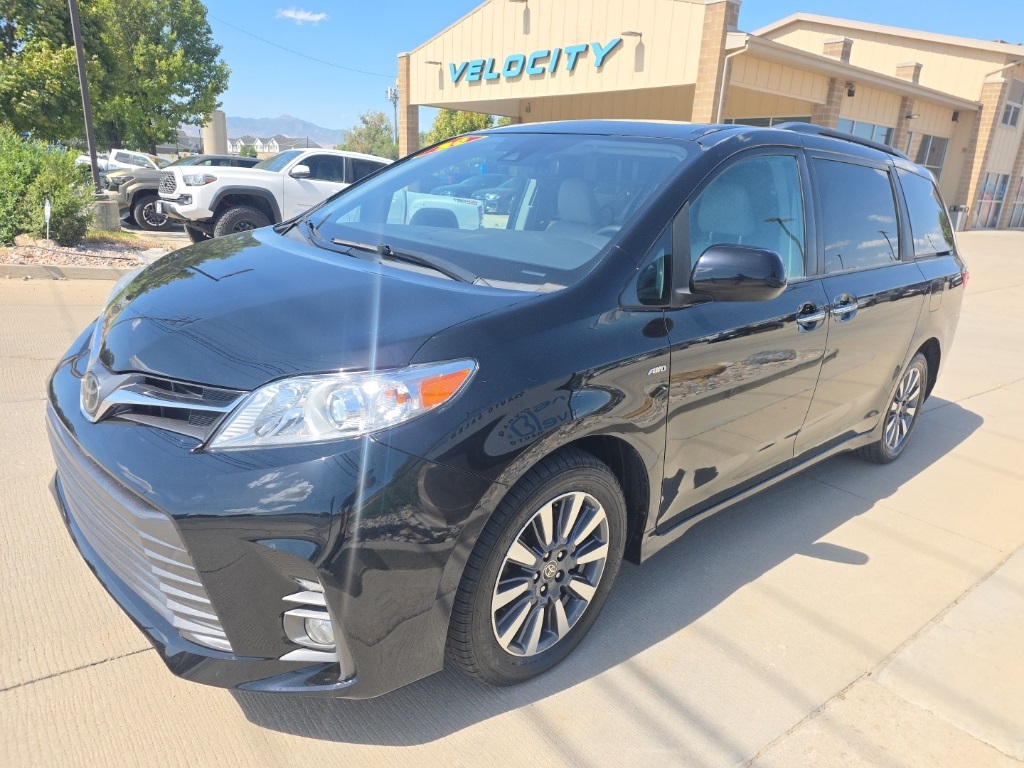 2020 Toyota Sienna XLE photo 7
