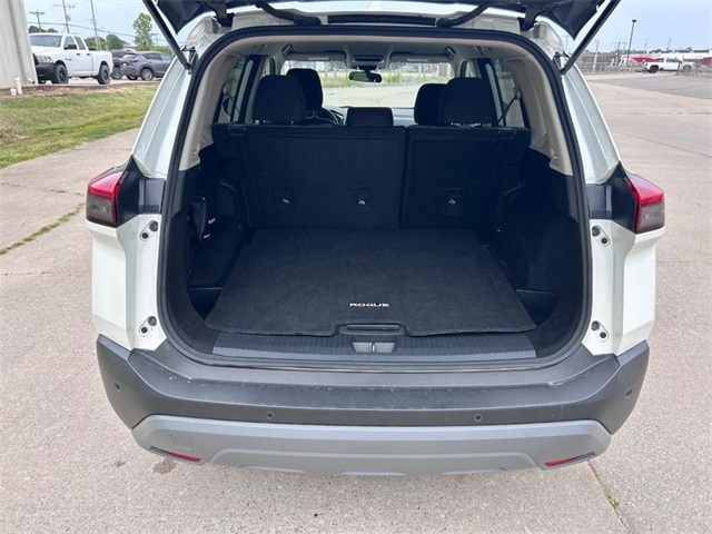 2023 Nissan Rogue SV photo 2
