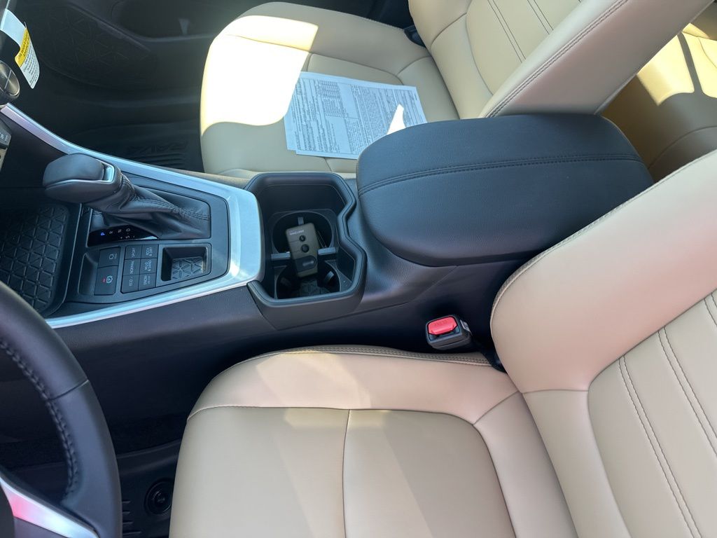 2025 Toyota RAV4 XLE Premium photo 12