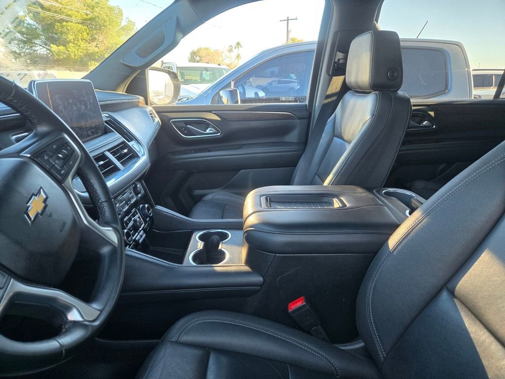 2024 Chevrolet Suburban LT photo 3