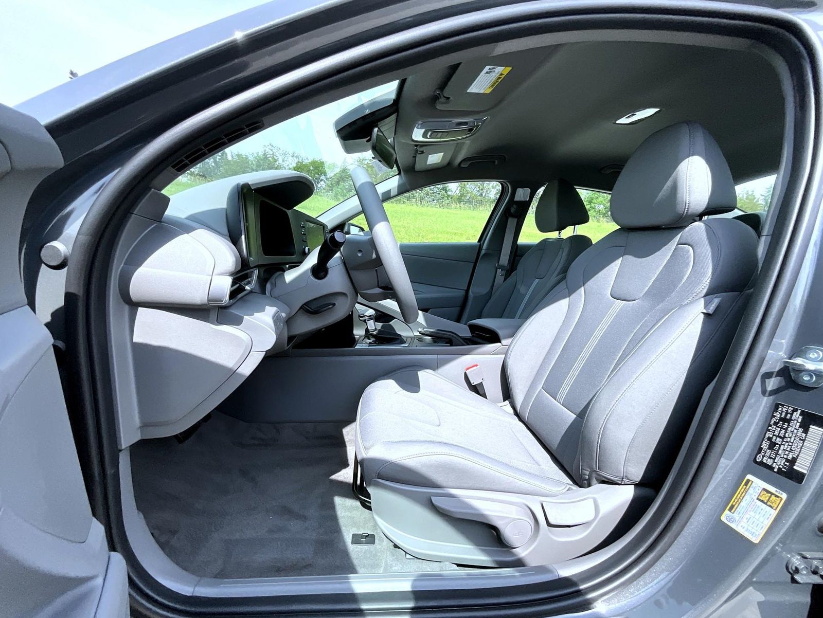 2025 Hyundai Elantra SE photo 10