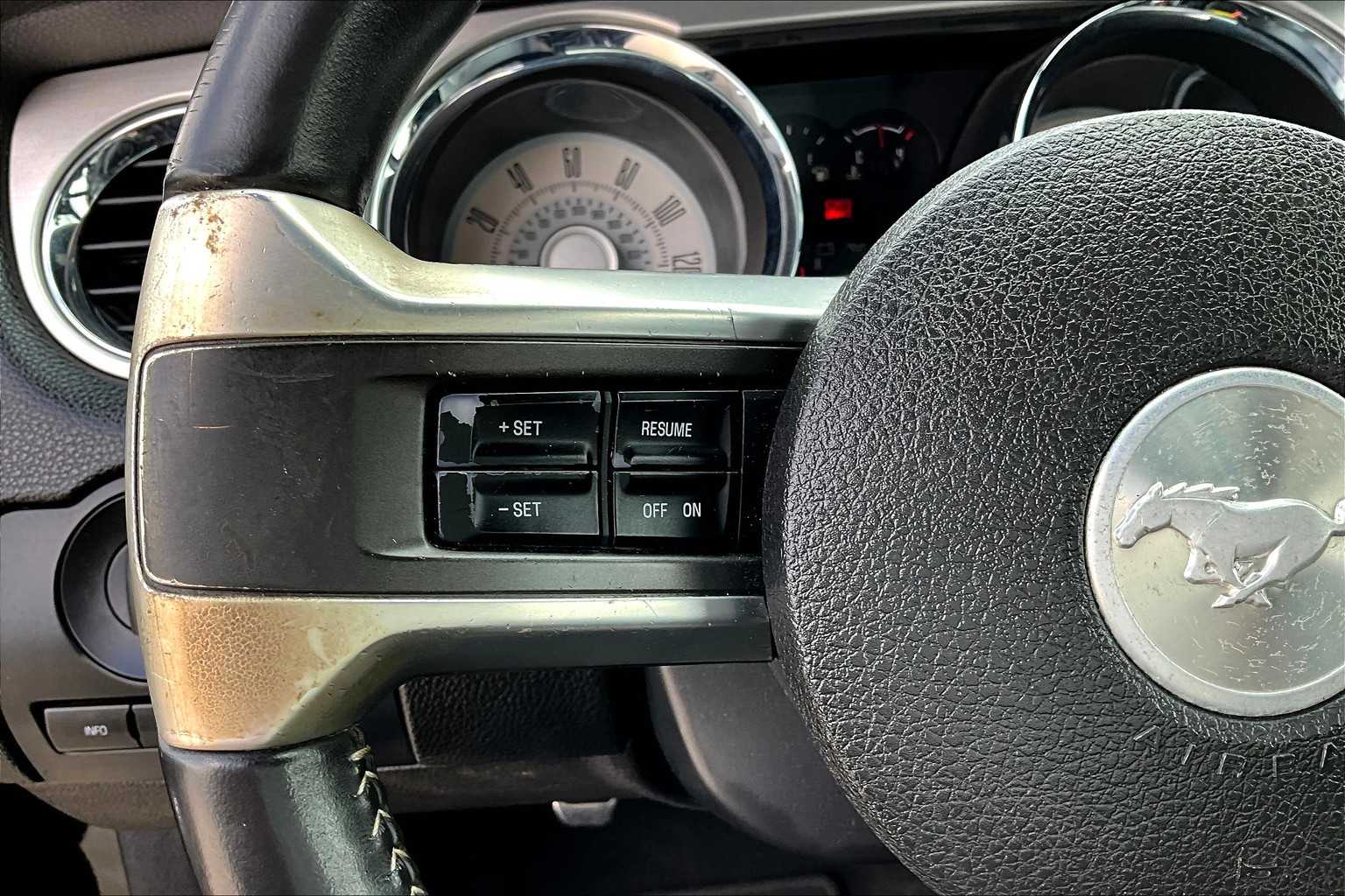 2010 Ford Mustang V6 Convertible photo 20