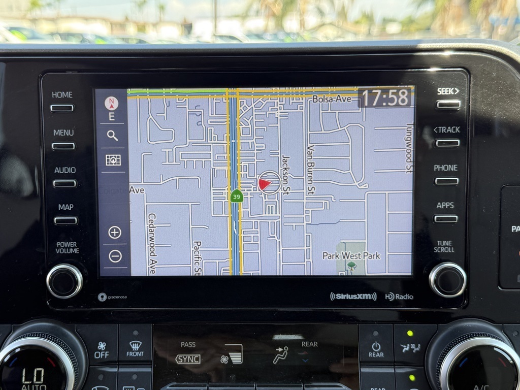 2022 Toyota Highlander XLE photo 25