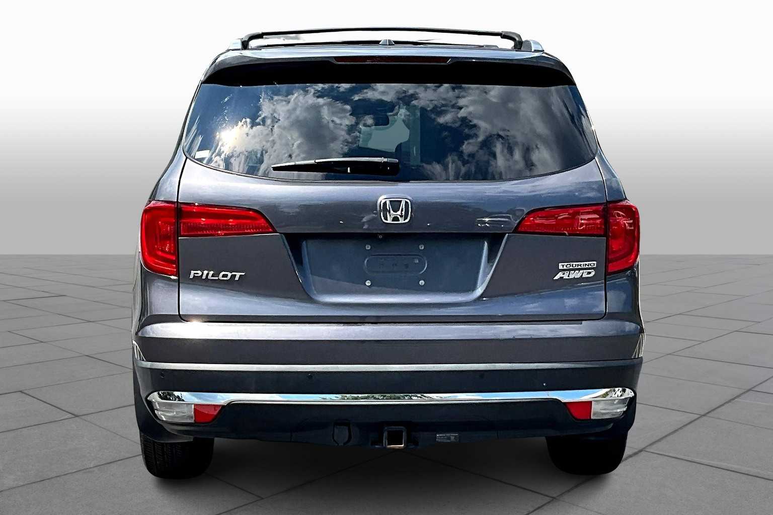 2018 Honda Pilot Touring photo 4