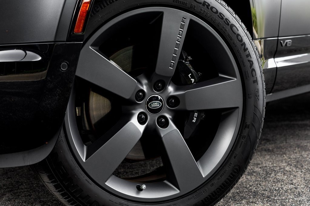 2024 Land Rover Defender Carpathian Edition photo 11