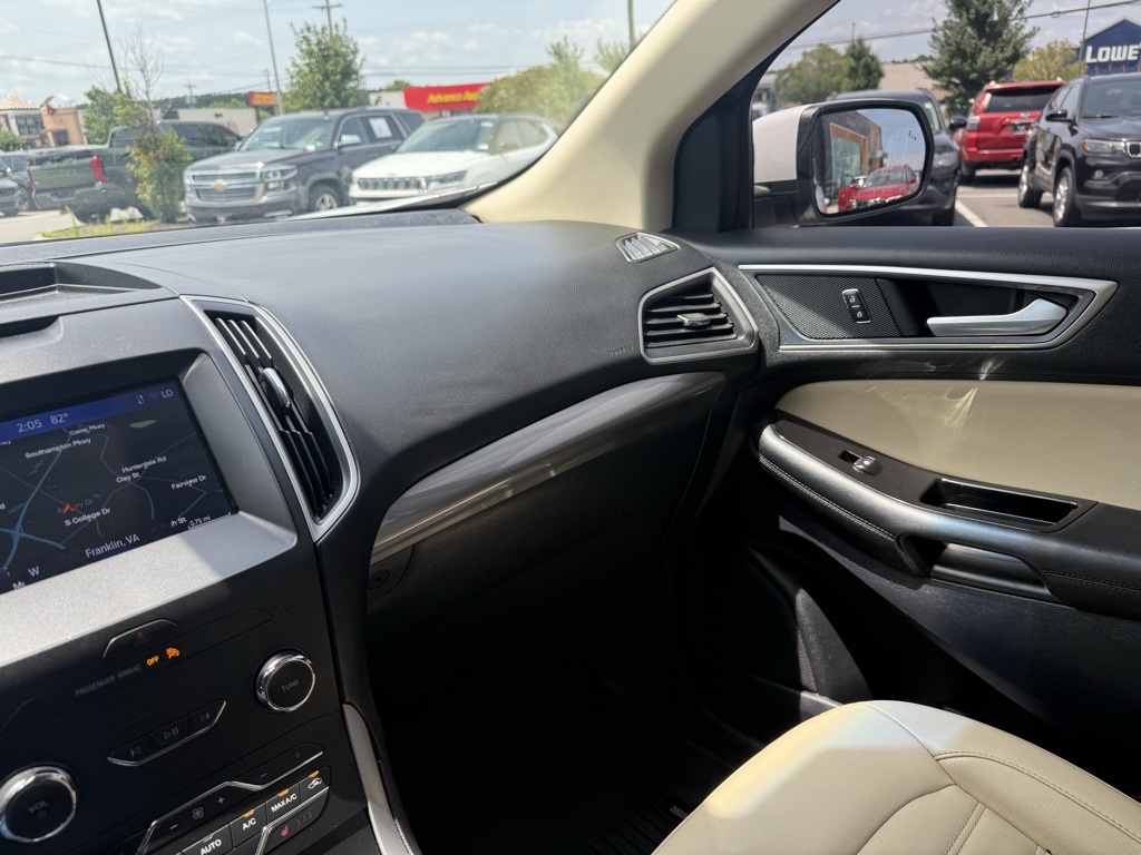 2020 Ford Edge SEL photo 24