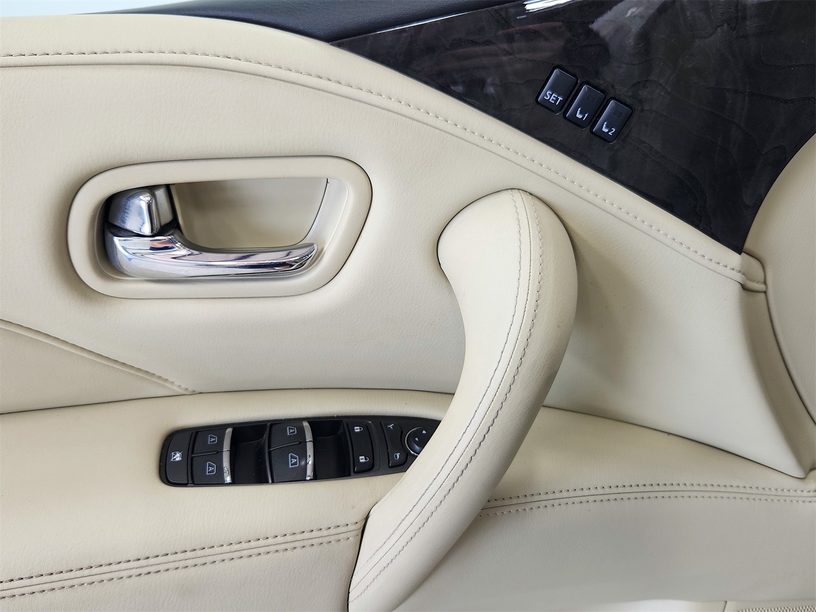 2023 Infiniti QX80 Luxe photo 30