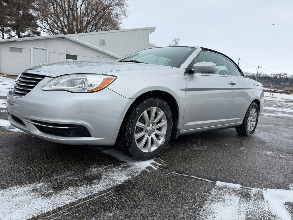 2011 Chrysler 200 Touring's photo
