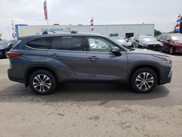 2022 Toyota Highlander XLE photo 4