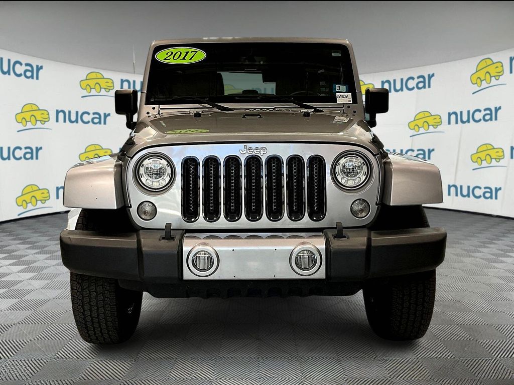 2017 Jeep Wrangler Unlimited Sahara photo 2