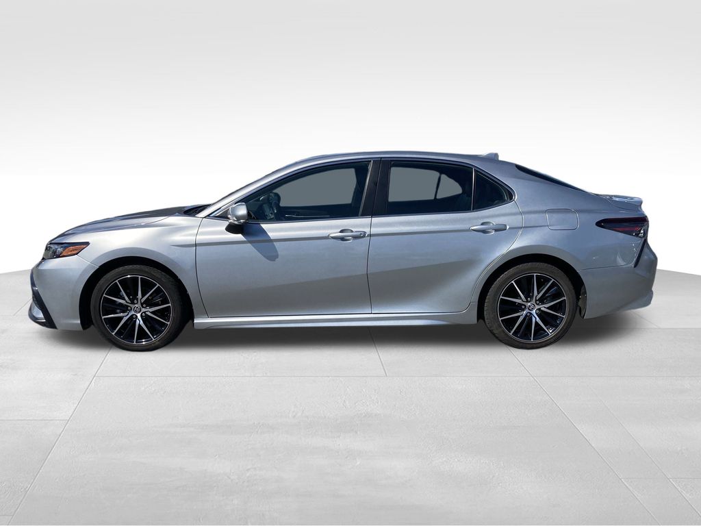 2024 Toyota Camry SE photo 4