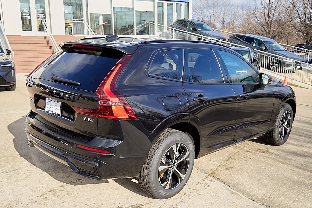 2026 VOLVO XC60 - Image 8