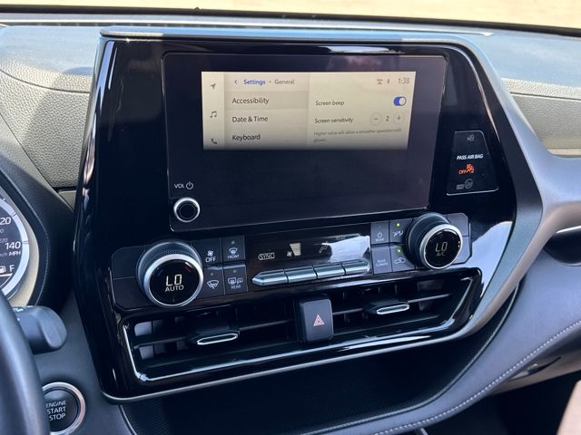 2024 Toyota Highlander LE photo 11