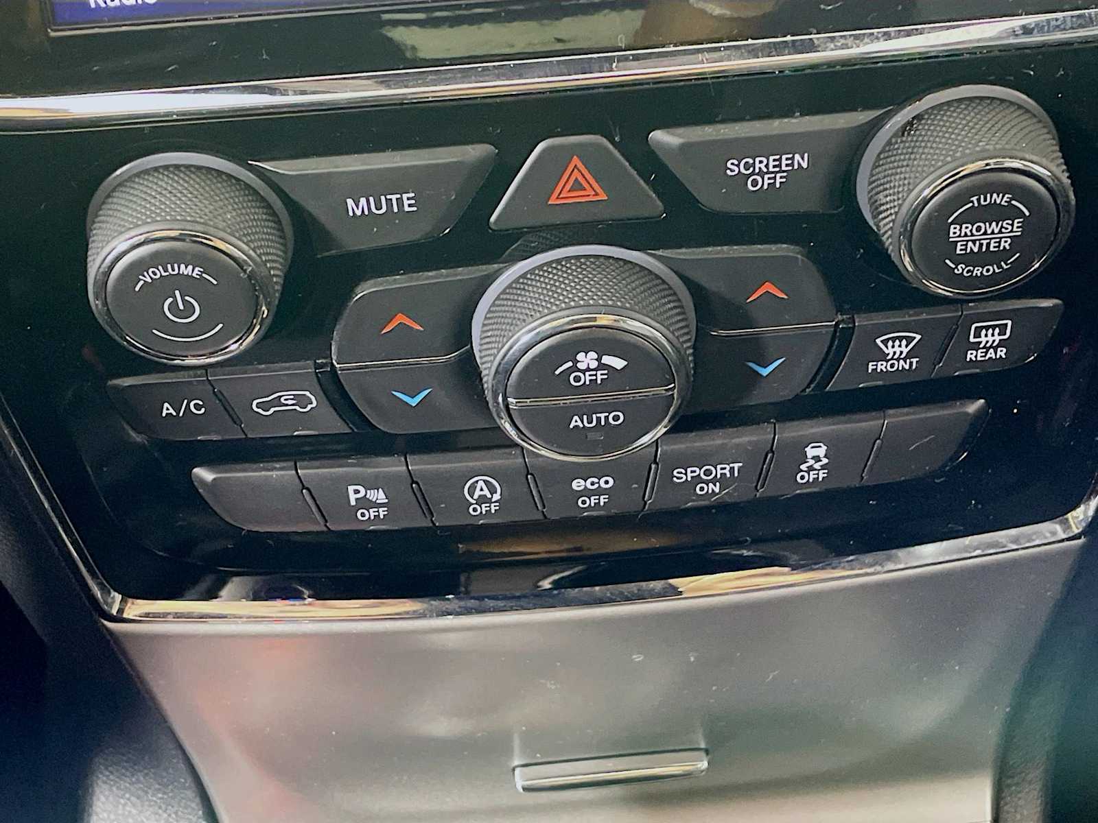 2019 Jeep Grand Cherokee Altitude photo 14
