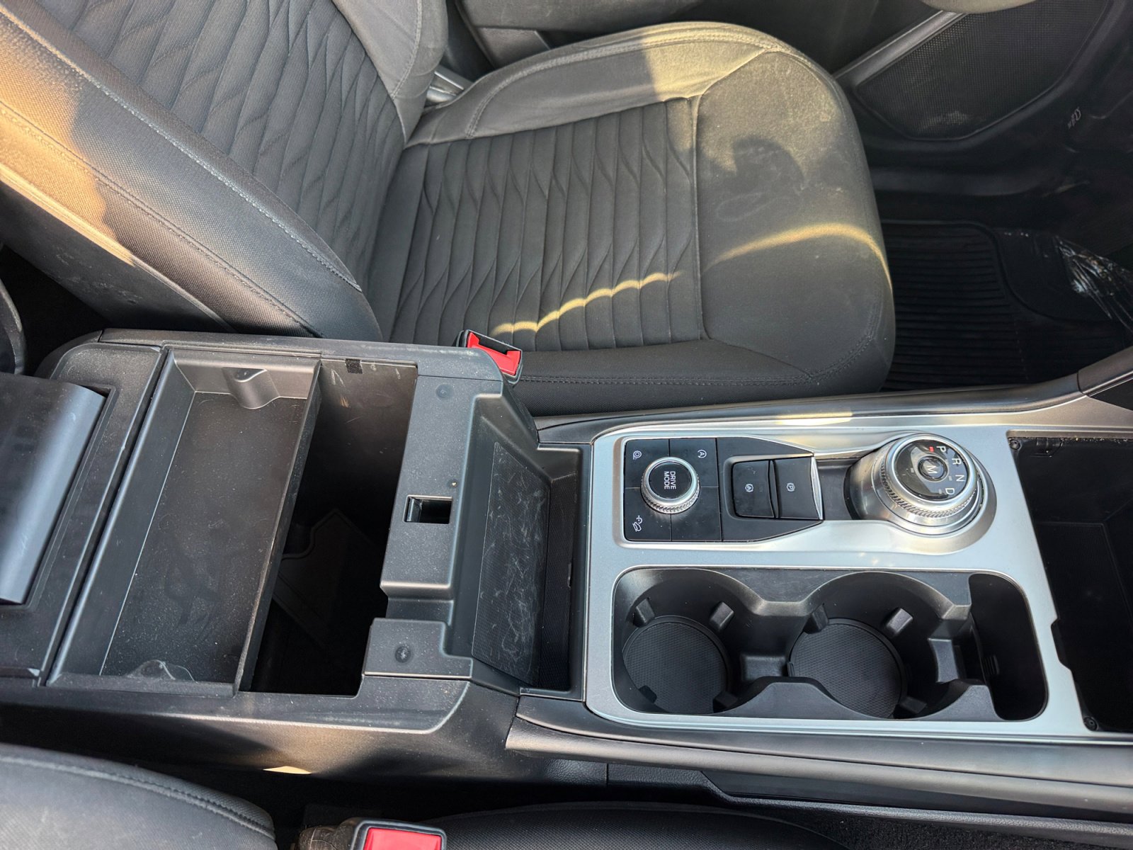2020 Ford Explorer XLT photo 19