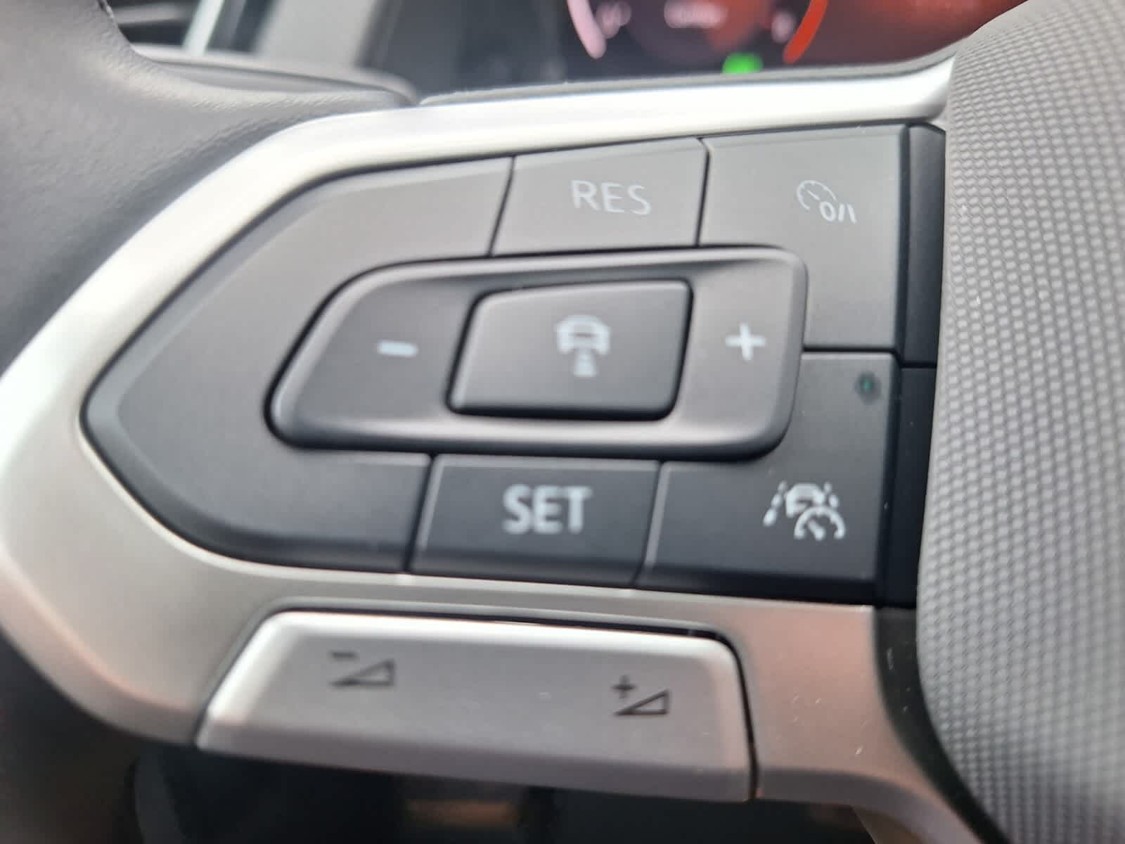 2025 Volkswagen Atlas Peak Edition SE photo 11