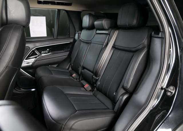 2023 Land Rover Range Rover SE photo 4