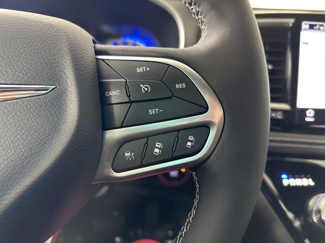 2025 Chrysler Pacifica photo 8