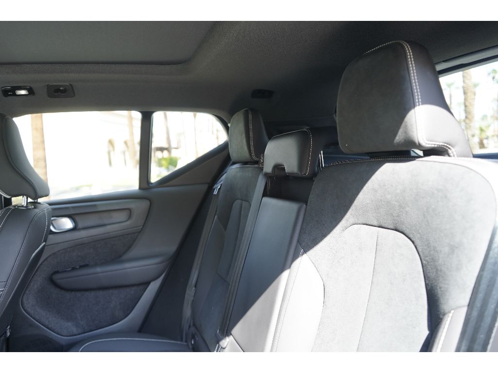 2023 Volvo XC40 P8 Ultimate photo 18
