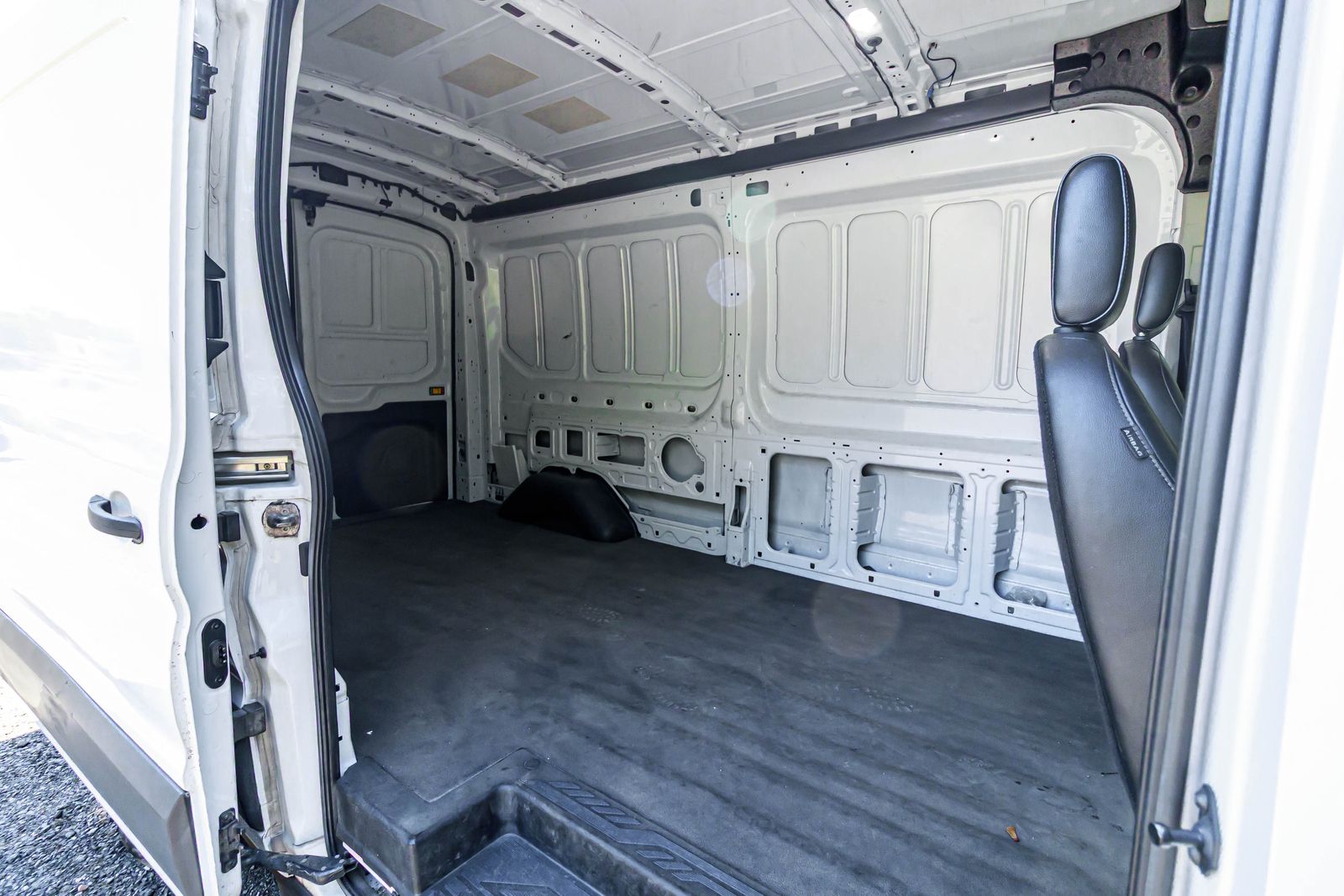 2020 Ford Transit photo 13