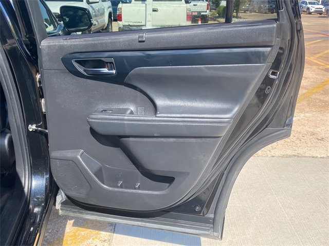 2022 Toyota Highlander XLE photo 13