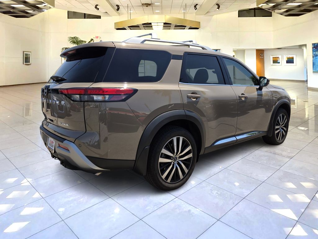 2025 Nissan Pathfinder Platinum photo 4