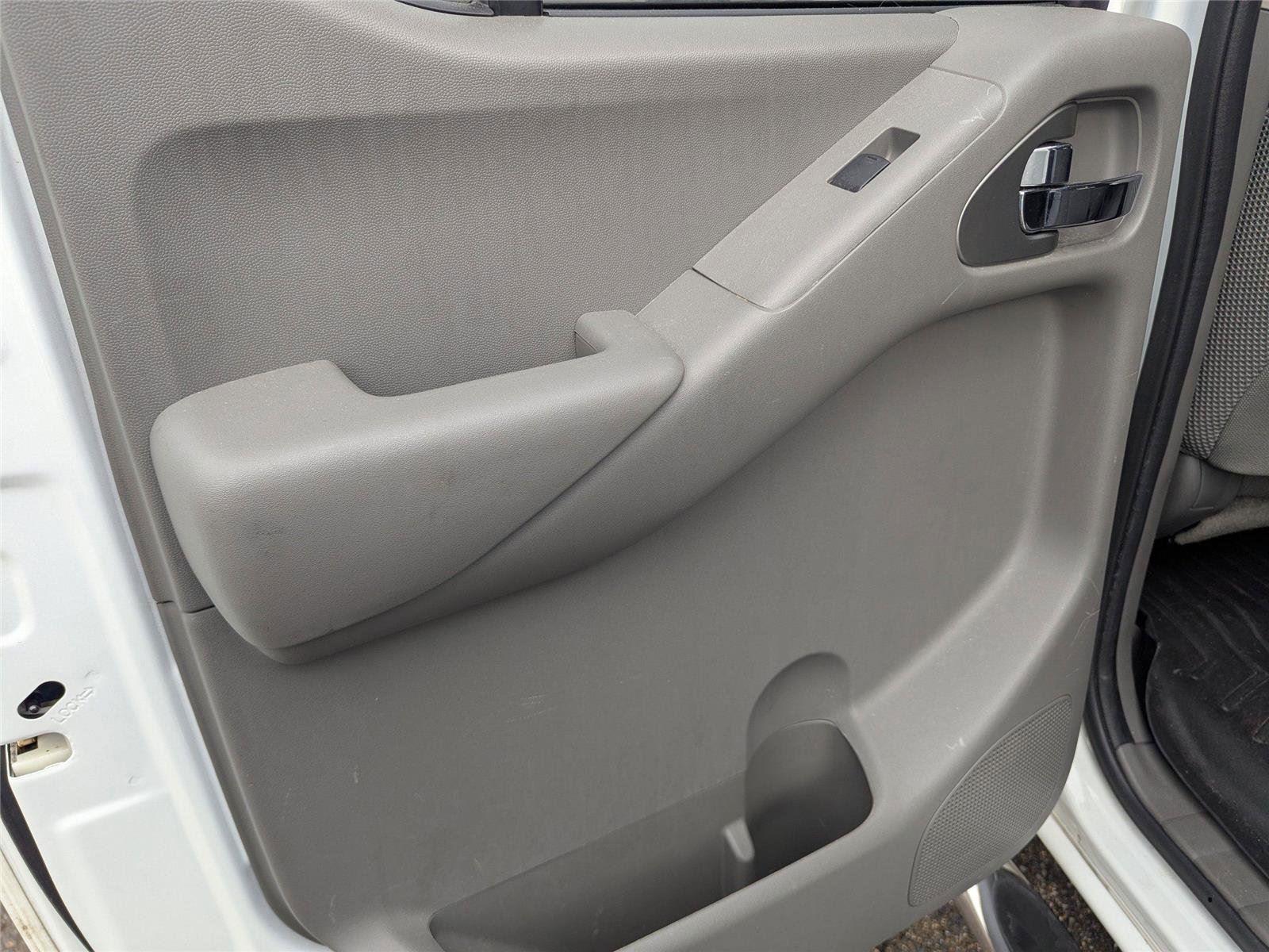2020 Nissan Frontier SV photo 13