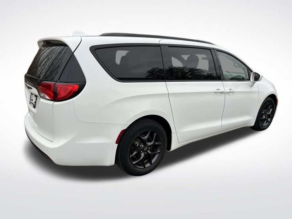 2018 Chrysler Pacifica Touring Plus photo 4