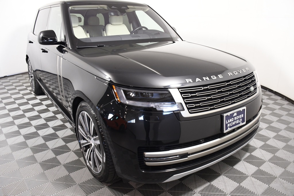 2023 Land Rover Range Rover SE photo 8