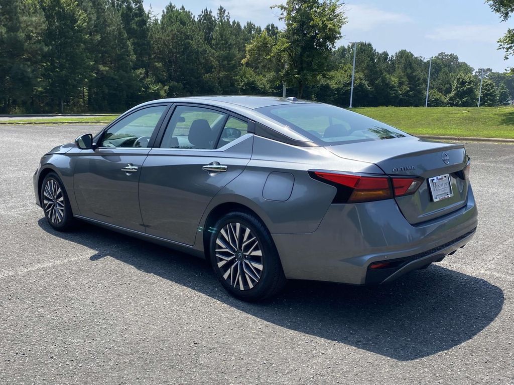 2023 Nissan Altima 2.5 SV photo 3