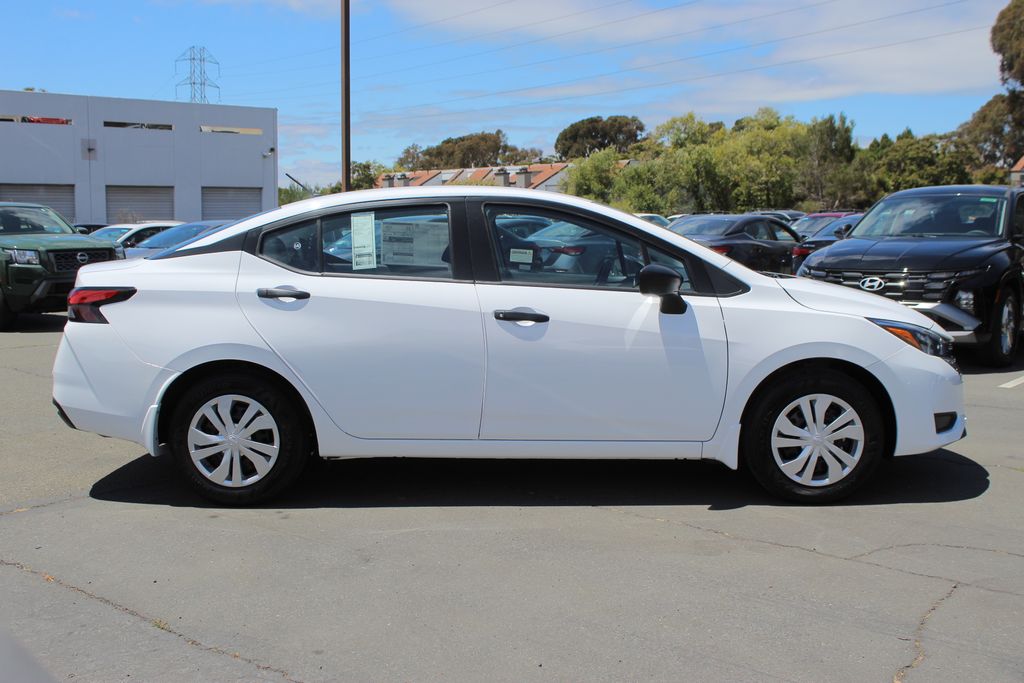 2025 Nissan Versa 1.6 S photo 5