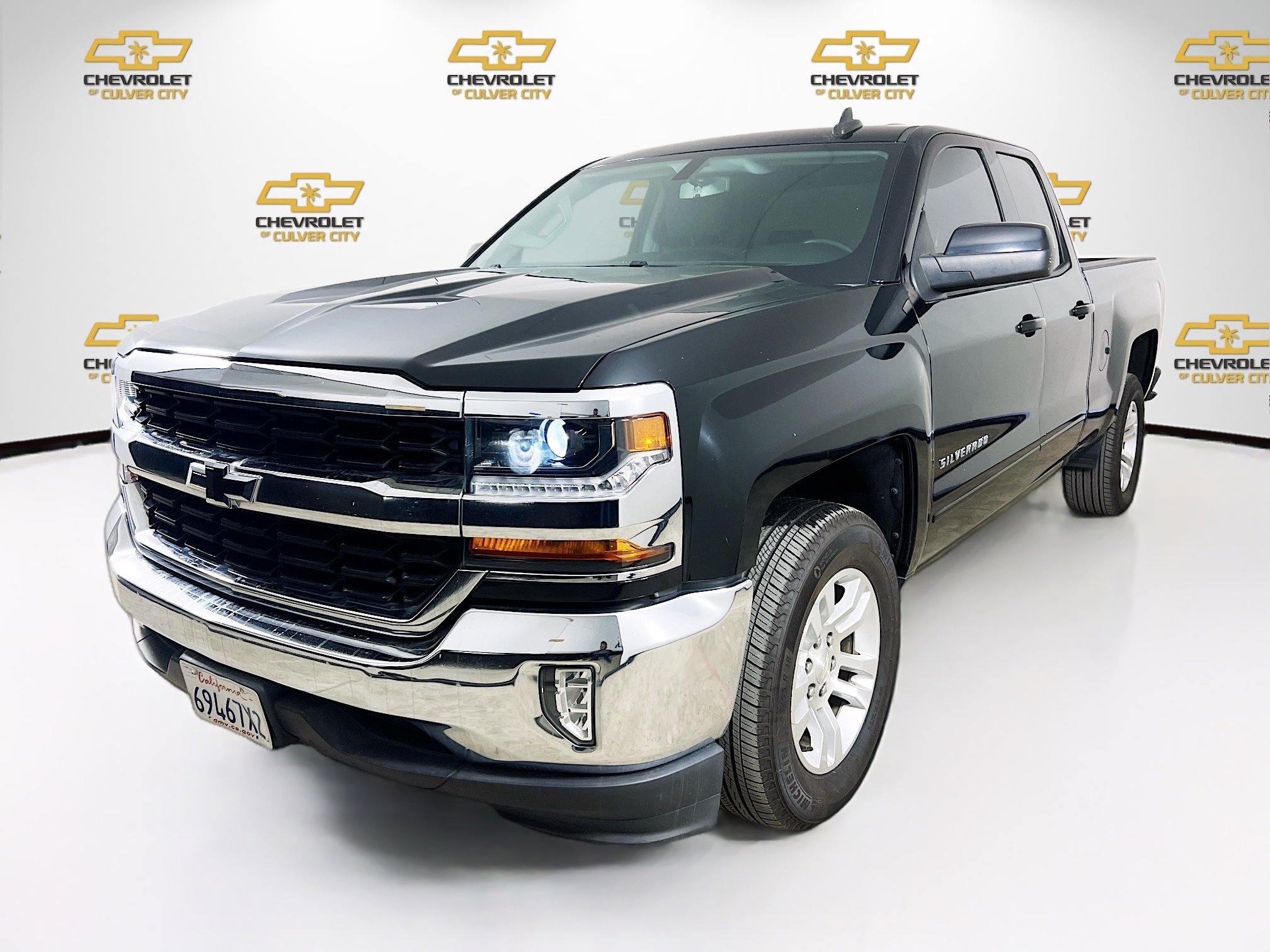 2019 Chevrolet Silverado LT photo 3