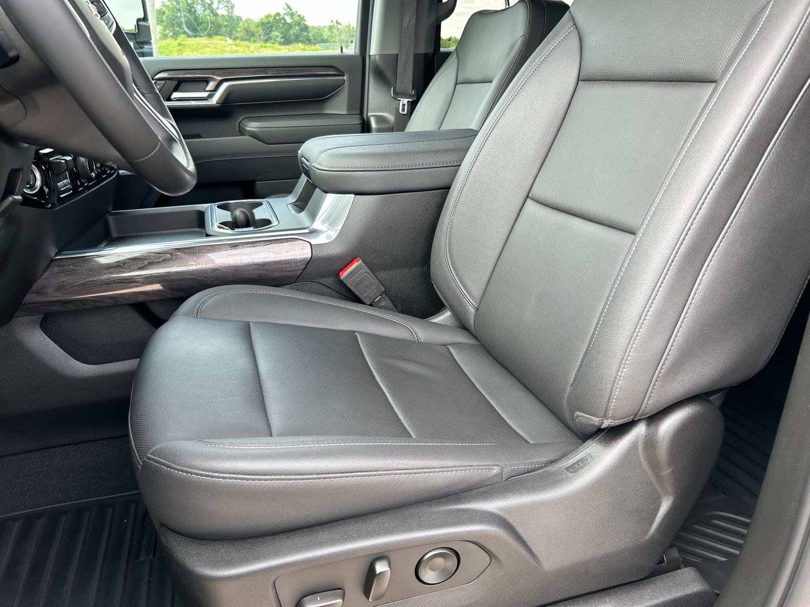 2024 Chevrolet Silverado 3500HD LTZ photo 27