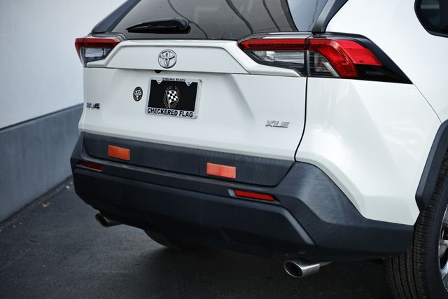 2021 Toyota RAV4 XLE Premium photo 9