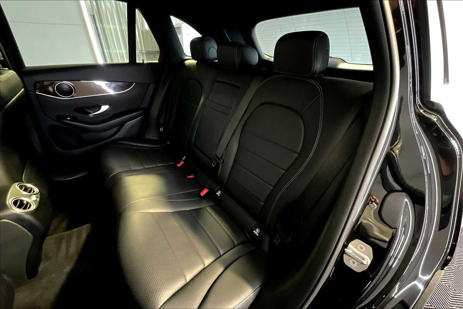 2019 Mercedes Benz GLC 300 4MATIC photo 17