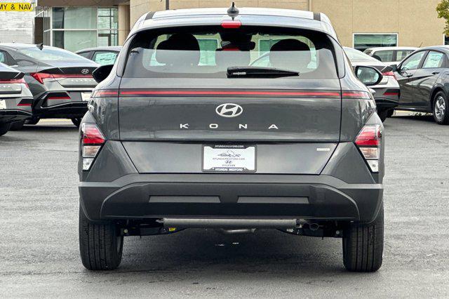 2026 Hyundai Kona SE photo 3
