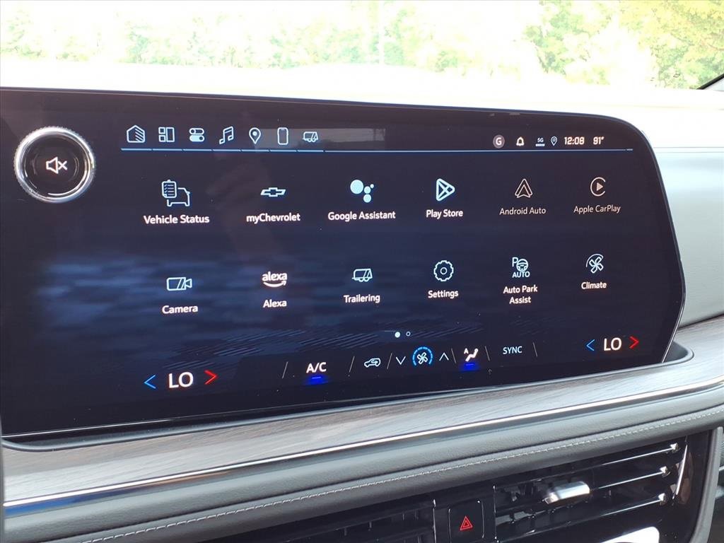 2025 Chevrolet Suburban LS photo 5