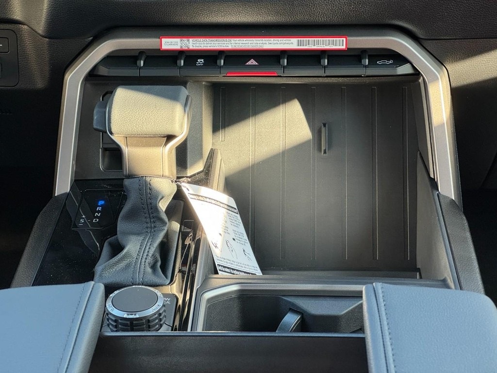 2025 Toyota Tundra SR5 CrewMax photo 6