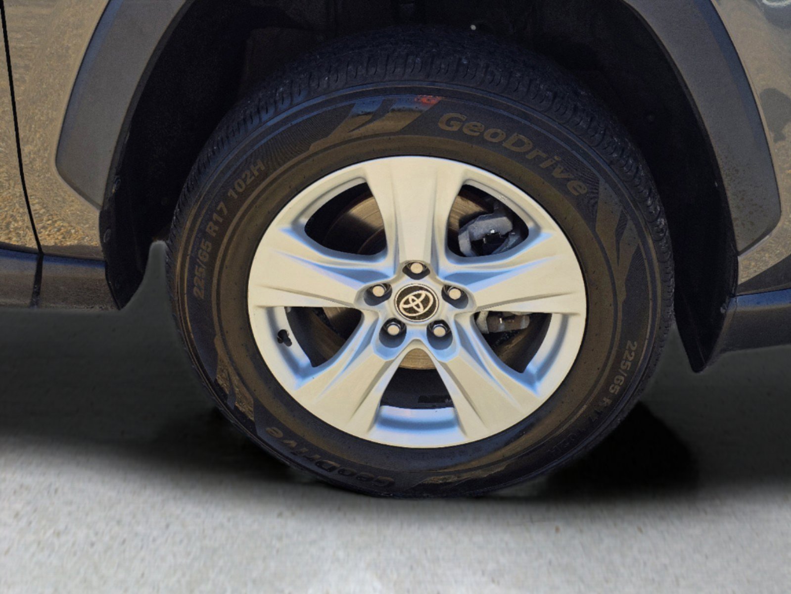 2021 Toyota RAV4 XLE photo 4