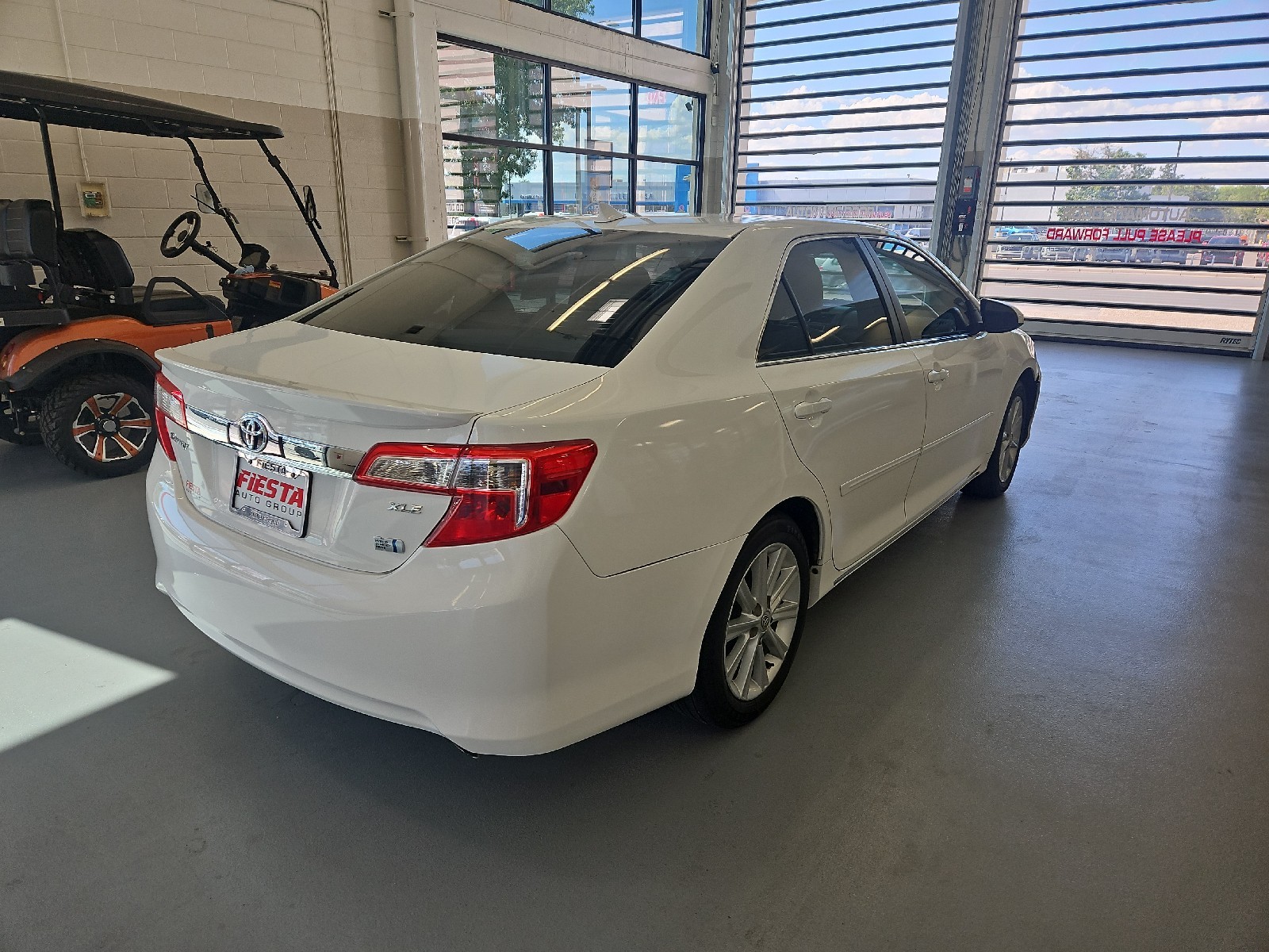 Used 2013 WHITE Toyota XLE image 4