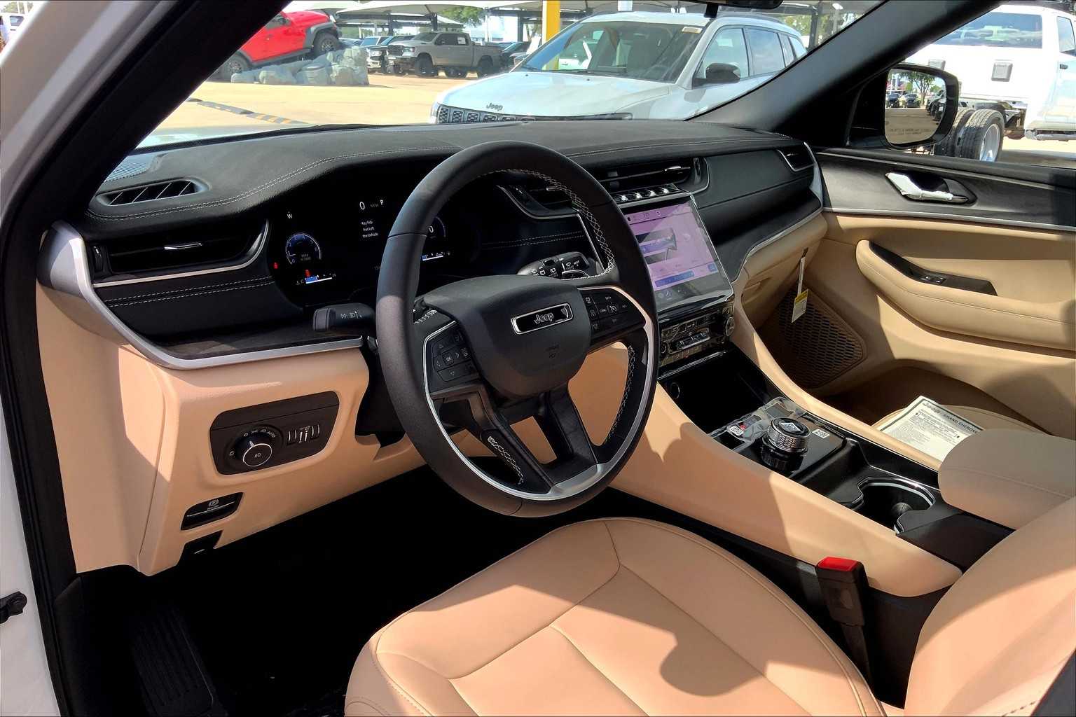 2025 Jeep Grand Cherokee Limited photo 8