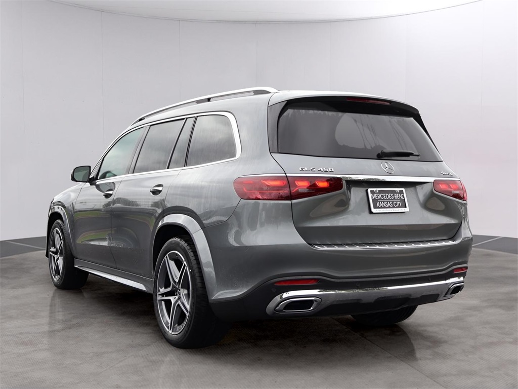 2025 Mercedes Benz GLS 450 4MATIC photo 4