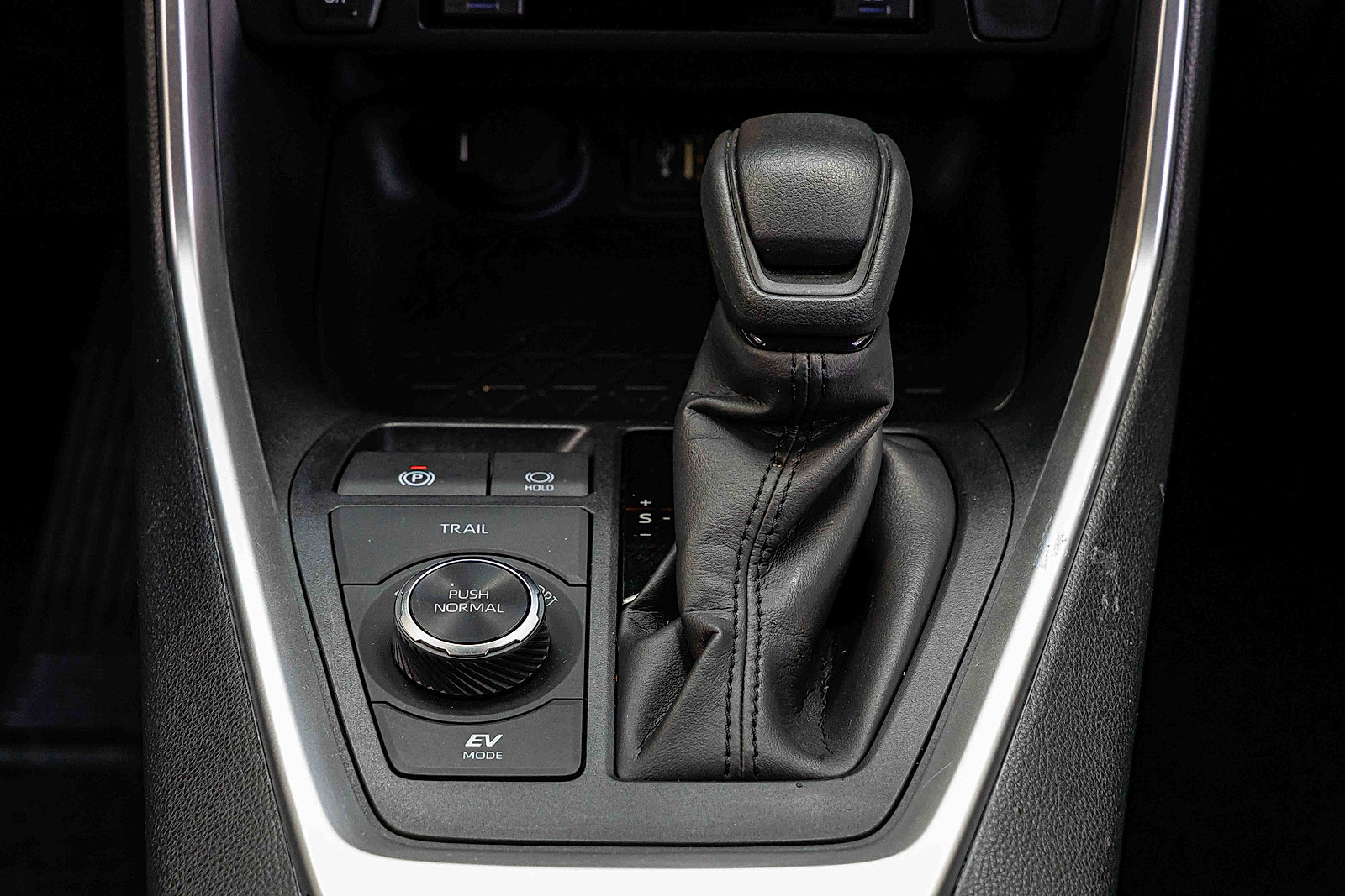 2023 Toyota RAV4 Hybrid XLE photo 12