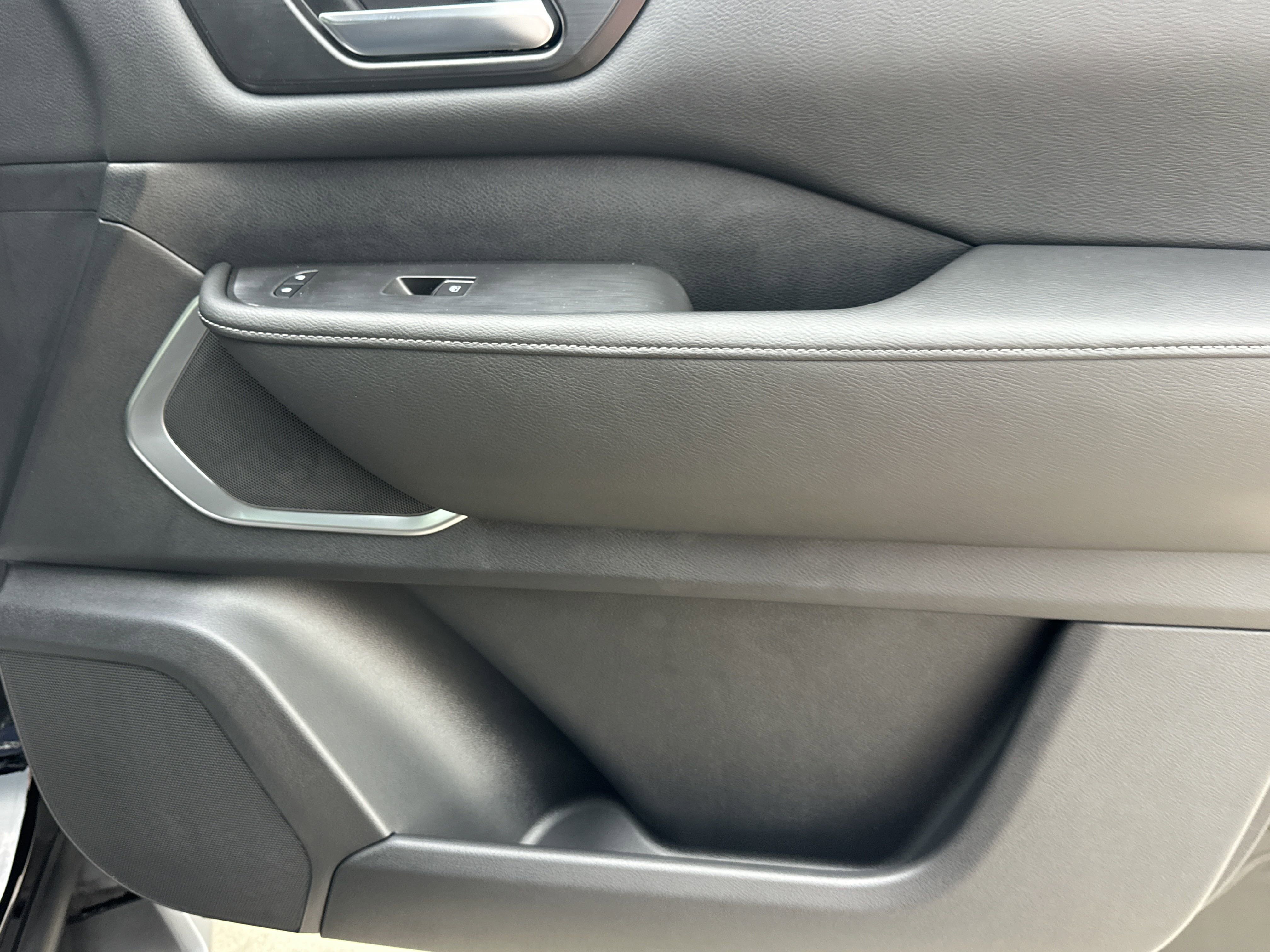 2025 Nissan Armada Platinum photo 4