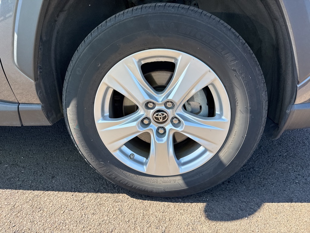 2021 Toyota RAV4 Hybrid LE photo 22
