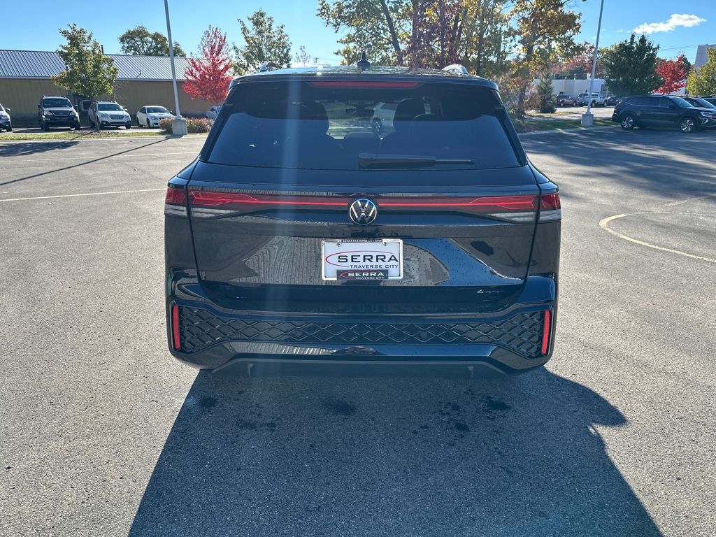 2026 Volkswagen Tiguan SE R-Line Black photo 3