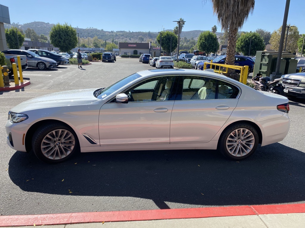 Used 2023 White BMW 530i image 4