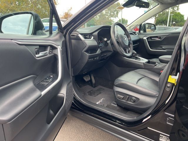 2022 Toyota RAV4 XLE Premium photo 2