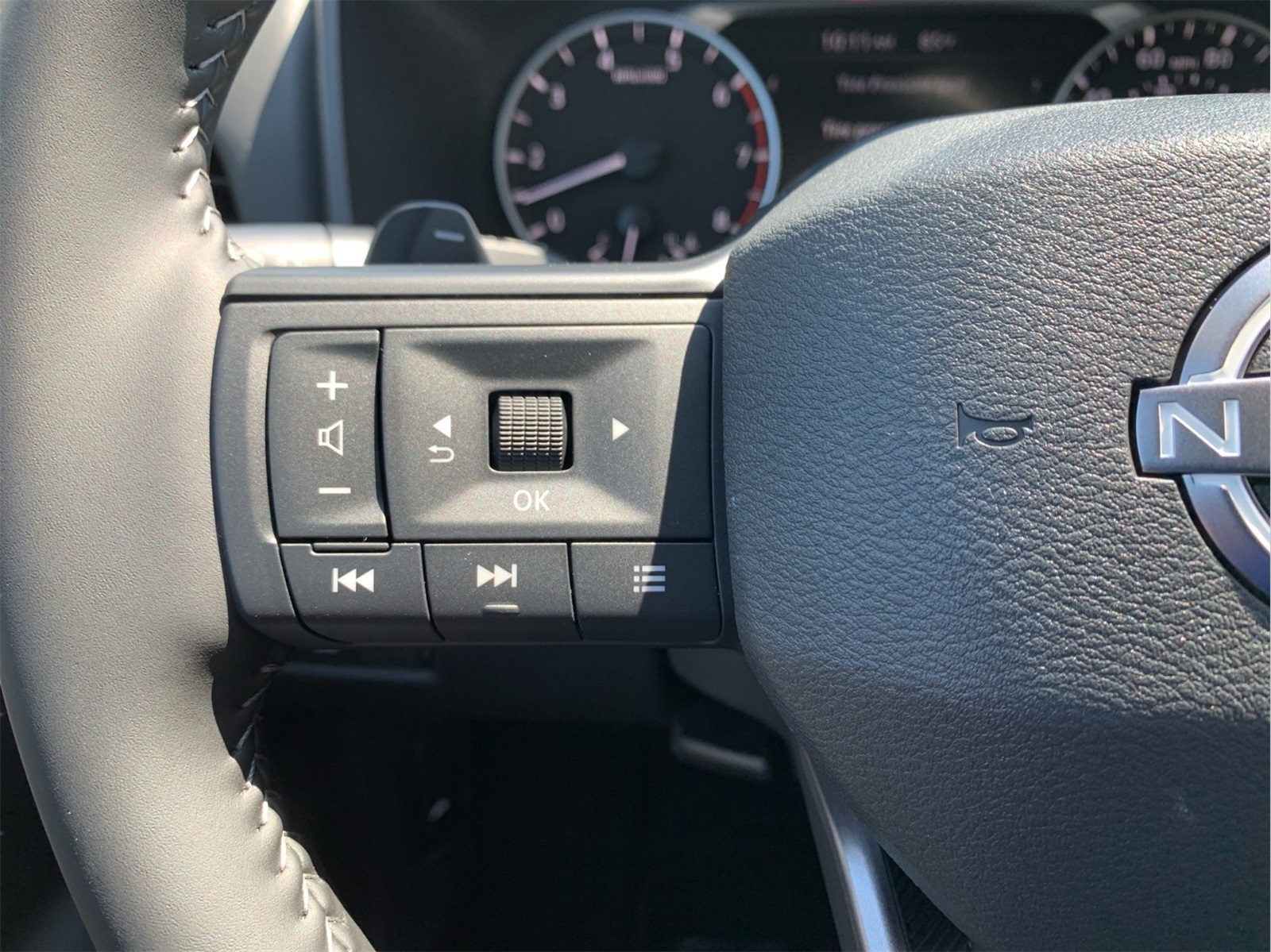 2026 Nissan Rogue SV photo 16